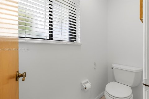 House in Port St. Lucie, Florida 2 bedrooms, 122.26 sq.m. № 1871625 - photo 17