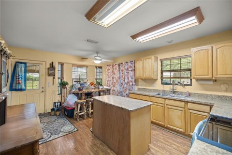 House in Trenton, Florida 2 bedrooms, 91.42 sq.m. № 1777979 - photo 4