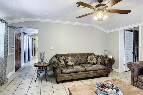 House in Zellwood, Florida 5 bedrooms, 234.49 sq.m. № 1917316 - photo 14