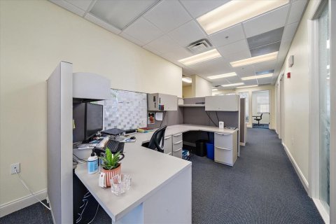 Commercial property in Sarasota, Florida 135.64 sq.m. № 2234926 - photo 14