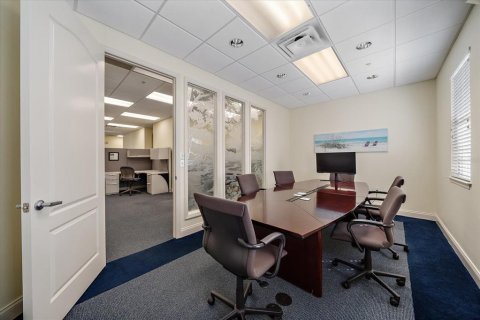 Commercial property in Sarasota, Florida 135.64 sq.m. № 2234926 - photo 12