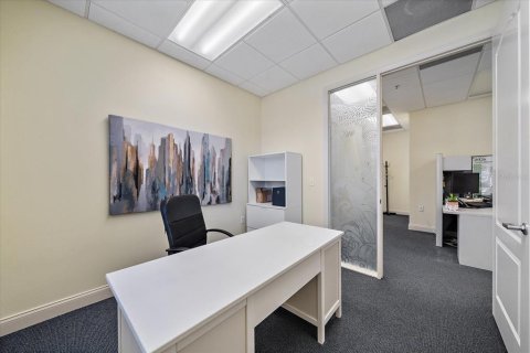 Commercial property in Sarasota, Florida 135.64 sq.m. № 2234926 - photo 18