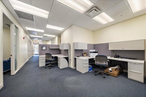Commercial property in Sarasota, Florida 135.64 sq.m. № 2234926 - photo 20