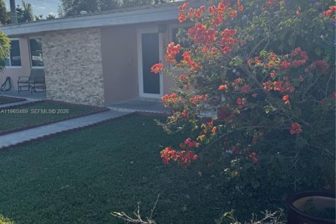 Villa ou maison à louer à Miami, Floride: 3 chambres, 218.78 m2 № 2028047 - photo 11