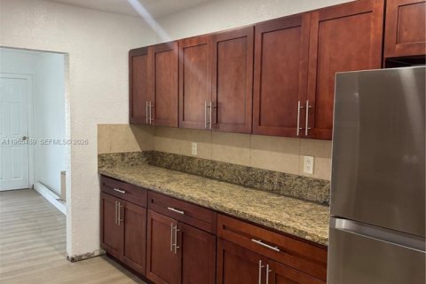 Villa ou maison à louer à Miami, Floride: 3 chambres, 218.78 m2 № 2028047 - photo 3