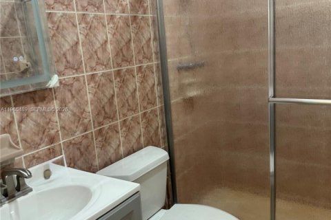 Villa ou maison à louer à Miami, Floride: 3 chambres, 218.78 m2 № 2028047 - photo 6