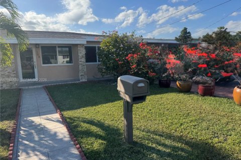 Villa ou maison à louer à Miami, Floride: 3 chambres, 218.78 m2 № 2028047 - photo 2
