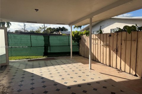 Villa ou maison à louer à Miami, Floride: 3 chambres, 218.78 m2 № 2028047 - photo 9