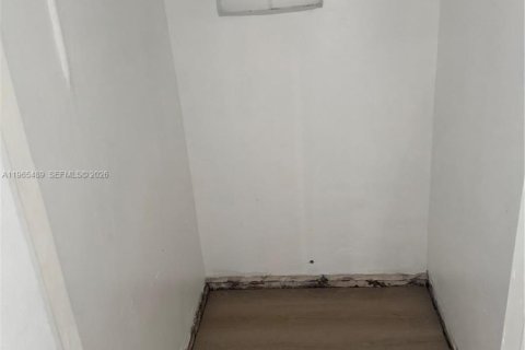 Villa ou maison à louer à Miami, Floride: 3 chambres, 218.78 m2 № 2028047 - photo 5