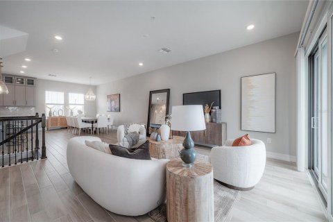 Townhouse in Tampa, Florida 4 bedrooms, 260.5 sq.m. № 1574228 - photo 18