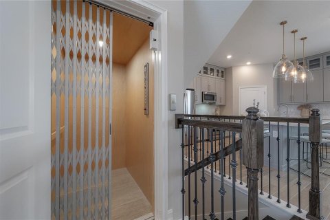 Townhouse in Tampa, Florida 4 bedrooms, 260.5 sq.m. № 1574228 - photo 23