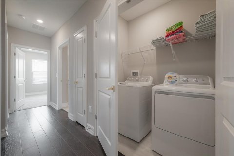 Townhouse in Tampa, Florida 4 bedrooms, 260.5 sq.m. № 1574228 - photo 30