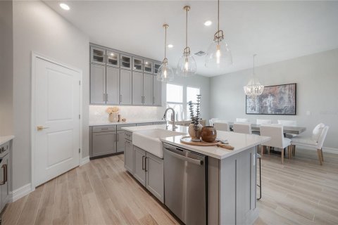Townhouse in Tampa, Florida 4 bedrooms, 260.5 sq.m. № 1574228 - photo 10