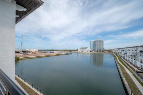 Townhouse in Tampa, Florida 4 bedrooms, 260.5 sq.m. № 1574228 - photo 4