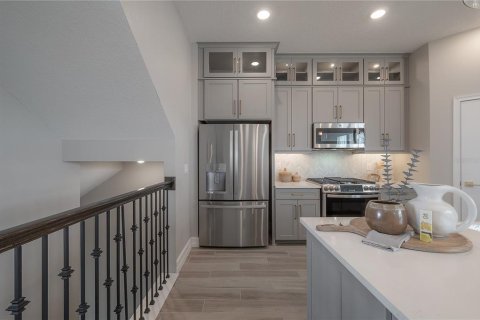Townhouse in Tampa, Florida 4 bedrooms, 260.5 sq.m. № 1574228 - photo 13