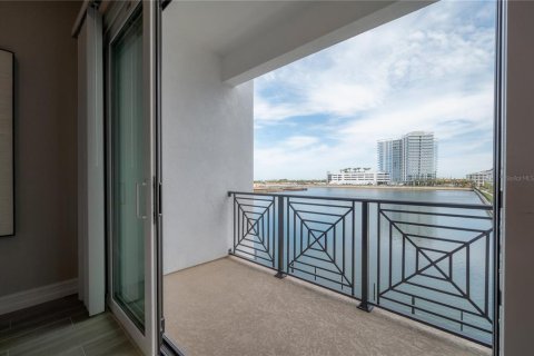 Townhouse in Tampa, Florida 4 bedrooms, 260.5 sq.m. № 1574228 - photo 20