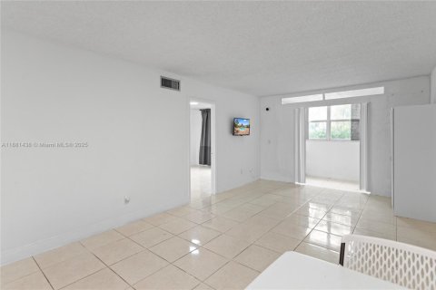 Condominio en venta en Margate, Florida, 2 dormitorios, 73.39 m2 № 1925433 - foto 21