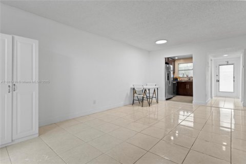 Condominio en venta en Margate, Florida, 2 dormitorios, 73.39 m2 № 1925433 - foto 15