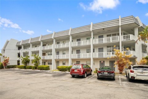 Condominio en venta en Margate, Florida, 2 dormitorios, 73.39 m2 № 1925433 - foto 1