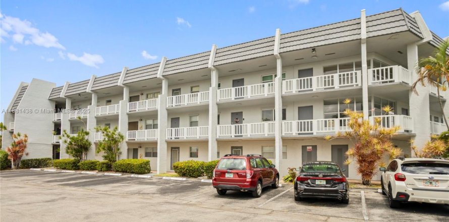Condominio en Margate, Florida, 2 dormitorios № 1925433
