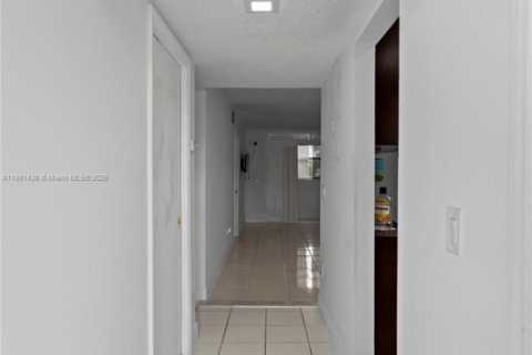 Condominio en venta en Margate, Florida, 2 dormitorios, 73.39 m2 № 1925433 - foto 16