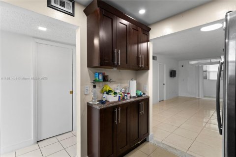 Condominio en venta en Margate, Florida, 2 dormitorios, 73.39 m2 № 1925433 - foto 12