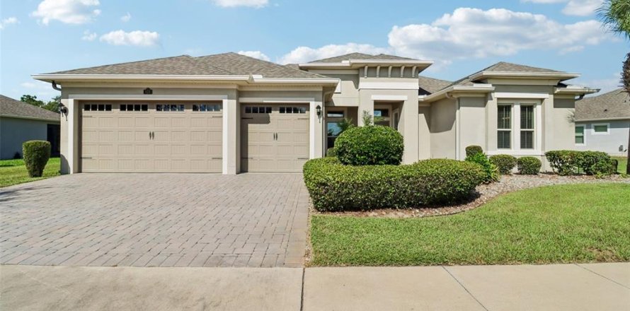 Villa ou maison à Groveland, Floride 4 chambres, 261.06 m2 № 2427453