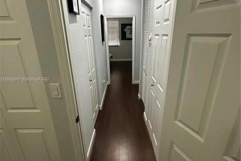Touwnhouse à louer à Homestead, Floride: 2 chambres, 113.71 m2 № 2073130 - photo 2