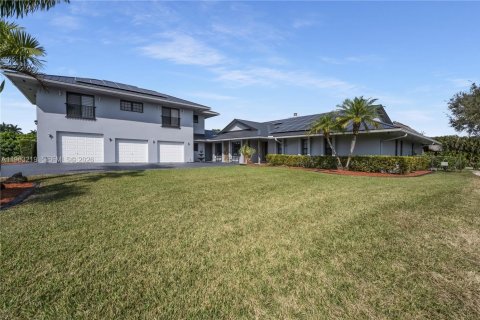 Купить виллу или дом в Дейви, Флорида 6 спален, 288.74м2, № 2027339 - фото 9