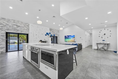 Купить виллу или дом в Дейви, Флорида 6 спален, 288.74м2, № 2027339 - фото 15