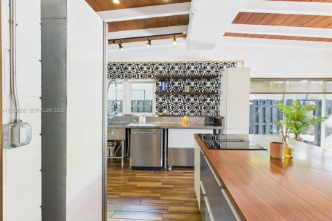 Villa ou maison à louer à Fort Lauderdale, Floride: 3 chambres, 122.07 m2 № 2051590 - photo 10