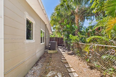Villa ou maison à louer à Fort Lauderdale, Floride: 3 chambres, 122.07 m2 № 2051590 - photo 15