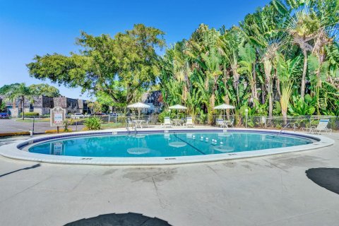 Condominio en alquiler en Oakland Park, Florida, 2 dormitorios, 97.55 m2 № 2271118 - foto 8