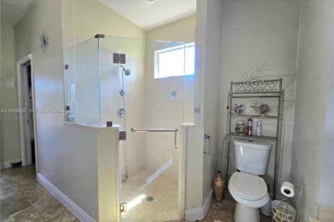 House in Lehigh Acres, Florida 3 bedrooms, 175.59 sq.m. № 2080567 - photo 18