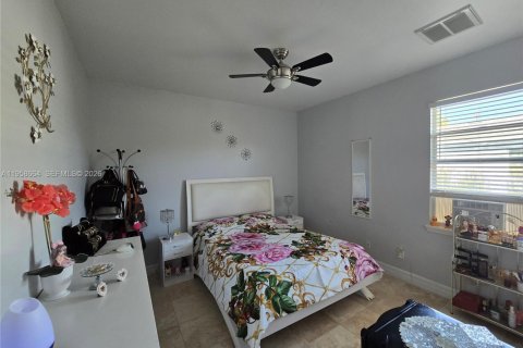 House in Lehigh Acres, Florida 3 bedrooms, 175.59 sq.m. № 2080567 - photo 21