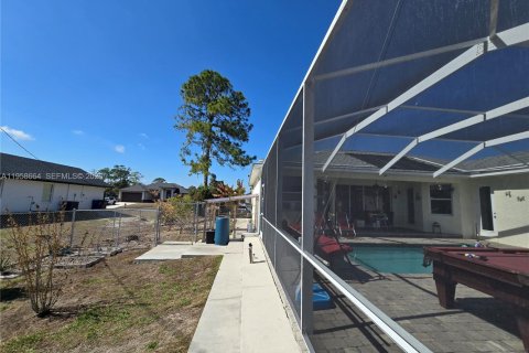 House in Lehigh Acres, Florida 3 bedrooms, 175.59 sq.m. № 2080567 - photo 29