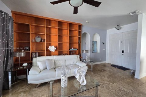 House in Lehigh Acres, Florida 3 bedrooms, 175.59 sq.m. № 2080567 - photo 11