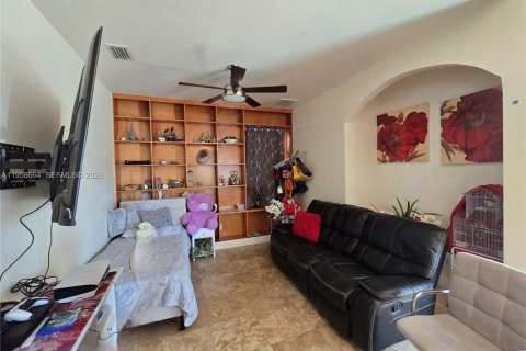 House in Lehigh Acres, Florida 3 bedrooms, 175.59 sq.m. № 2080567 - photo 13