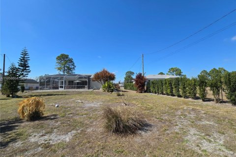 House in Lehigh Acres, Florida 3 bedrooms, 175.59 sq.m. № 2080567 - photo 27