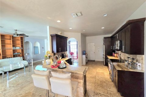 House in Lehigh Acres, Florida 3 bedrooms, 175.59 sq.m. № 2080567 - photo 9