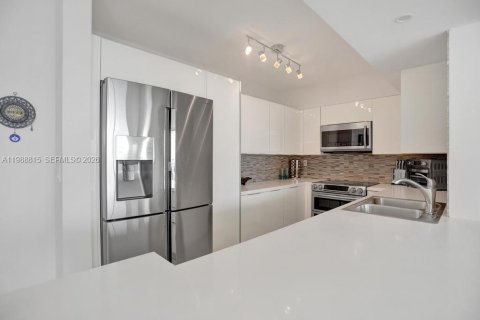 Condo in Hollywood, Florida, 2 bedrooms  № 2051071 - photo 15