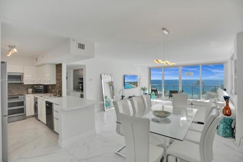 Condo in Hollywood, Florida, 2 bedrooms  № 2051071 - photo 6