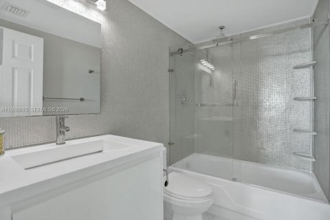 Condo in Hollywood, Florida, 2 bedrooms  № 2051071 - photo 21