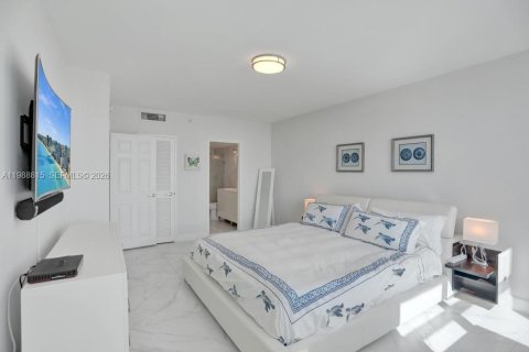 Condo in Hollywood, Florida, 2 bedrooms  № 2051071 - photo 19