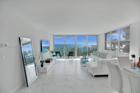 Condo in Hollywood, Florida, 2 bedrooms  № 2051071 - photo 8