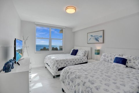 Condo in Hollywood, Florida, 2 bedrooms  № 2051071 - photo 16