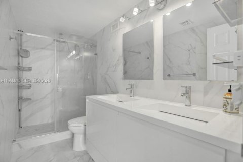 Condo in Hollywood, Florida, 2 bedrooms  № 2051071 - photo 20