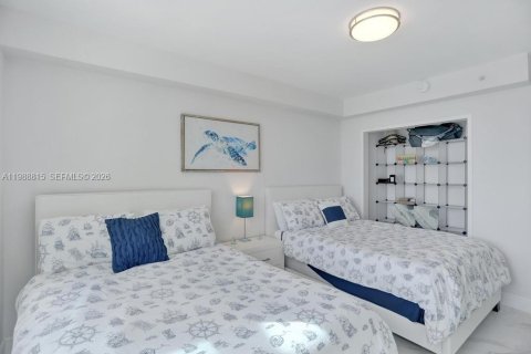 Condo in Hollywood, Florida, 2 bedrooms  № 2051071 - photo 17
