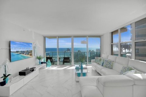 Condo in Hollywood, Florida, 2 bedrooms  № 2051071 - photo 9
