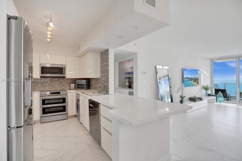 Condo in Hollywood, Florida, 2 bedrooms  № 2051071 - photo 14